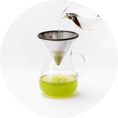 お水もしくは温かいお湯をゆっくりと注ぐ